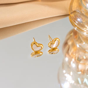 Conjunto de joyas de playa Bohemia | Collar de titanio hipoalergénico y pulsera ajustable | Pendientes de corazón apilables (lujo ligero) - Product Image 6