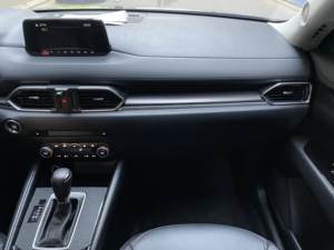 มาสด้า CX-5 มือสอง เบาะหนัง หลังคาซันรูฟ ระบบนำทาง ระบบควบคุมความเร็วอัตโนมัติ  พวงมาลัยซ้าย ภายในสีเข้ม ขับเคลื่อนสี่ล้อ แร็คหลังคาอะลูมิเนียมอัลลอยด์ ยาง R17 - Product Image 4