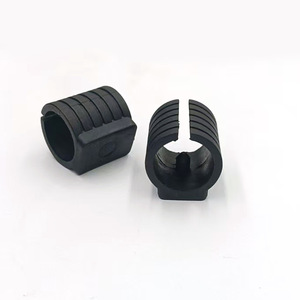 Abrazadera de Plástico en Forma de U de Shih Hung Plastics, con Base Plana y Adhesivo, Color Negro, para Fijación de Tuberías - Product Image 3