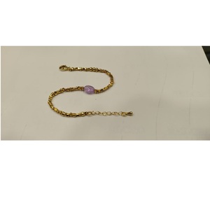 Bracelet artisanal Sstringz en laiton doré délicat non façonné avec perles de verre violet lavande, bijou de mode ajustable - Product Image 1