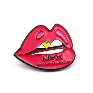 Haute qualité personnalisé Sexy lèvres rouges femmes broche dessin animé métal émail veste chemise épinglette - Product Image 1