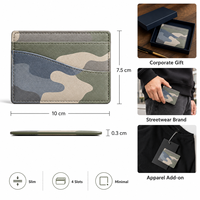 Portefeuille compact pour poche avant en cuir texturé doux pour les trajets professionnels avec rangement léger pour cartes, motif camouflage vert sauge