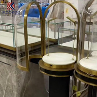 Présentoir de bijoux en dôme de verre encadré d'or de luxe avec éclairage LED pour exposition haut de gamme