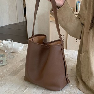 กระเป๋าถือสีน้ำตาลทรงถังสำหรับผู้หญิง ความจุเยอะ สายสะพายแม่เหล็ก สะพายไหล่หรือสะพายข้าง ใช้ได้ทุกวัน คอลเลคชั่นฤดูใบไม้ร่วง 2024 - Product Image 2