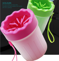 Nettoyeur de pattes de chien 2 en 1 avec serviette, gobelet portable pour le lavage des pattes d'animaux, tissu doux pour enlever la boue, dispositif de nettoyage des pattes de chat et de chien pour les voyages