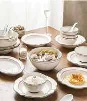 Vaisselle en céramique de style européen en gros d'usine Vaisselle en porcelaine fine Vaisselle en forme de fleur personnalisée
