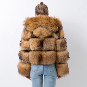 Soldes Black Friday QIUCHEN- QC20018 Nouveauté Manteaux Courts en Vraie <span class=keywords><strong>Fourrure</strong></span> de Raton Laveur pour Femme avec <span class=keywords><strong>Capuche</strong></span> en <span class=keywords><strong>Fourrure</strong></span> - Product Image 3