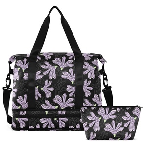 กระเป๋าออกกำลังกายกันน้ำลายดอกไม้สีม่วงฮาวายดีไซน์ใหม่ กระเป๋าเดินทางแบบดัฟเฟิลสั่งทำพิเศษสำหรับผู้หญิง พร้อมกระเป๋าใบเล็ก - Product Image 2