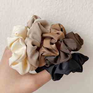 Accessoires de coiffure de mariage coréens élégants en satin de luxe, ensemble de 5 pièces, chouchous personnalisés avec logo - Product Image 4