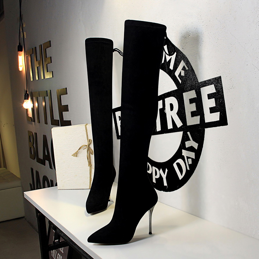 Encuentre el mejor fabricante de botas negras largas y botas negras largas  para el mercado de hablantes de spanish en alibaba.com
