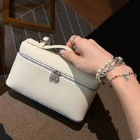 Sac à main structuré en similicuir grainé pour femme avec poignée supérieure et fermeture, format mini