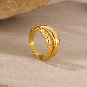 Anillo de Acero de Titanio Inconveniente Tradicionalmente Considerado como Novedoso para Mujer: Versátil, Creativo y Elegante con Diseño de Doble Capa - Product Image 2