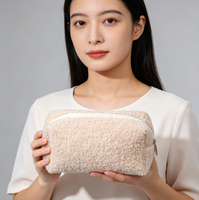 Pochette en peluche douce, trousse de maquillage en velours côtelé, étui à crayons mignon, organiseur de toilette de voyage pour femmes, service OEM