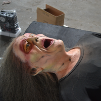 Incroyable figurine d'imposteur zombie mobile avec yeux LED pour les attractions hantées