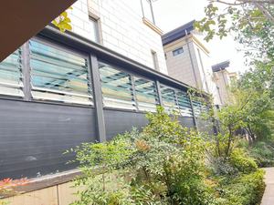 Cadre en alliage d'aluminium, fenêtre à persiennes en verre extérieure, lames de persiennes à ouverture horizontale, design moderne, ventilation automatique et manuelle - Product Image 3