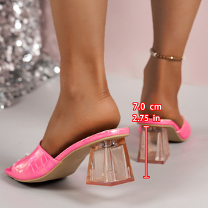 รองเท้าแตะแบบสวมเปิดนิ้วเท้าประดับคริสตัลทรงเหลี่ยม ดีไซน์หรูหรา ไซส์ใหญ่ สไตล์ยุโรปและอเมริกา ส้นกลาง สำหรับผู้หญิง - Product Image 2