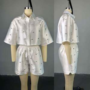 I-0608 Nueva Llegada Camisa de Manga Larga con Solapa, Traje Casual de Color Liso con Pantalones Cortos de Pierna Ancha, Top Casual de Color Liso y Pantalones Cortos de Pierna Ancha - Product Image 6