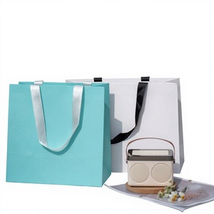 Sac cadeau en papier blanc de qualité supérieure avec poignée en ruban, sac de shopping en carton recyclé pour vêtements, bougies, cadeaux et emballages artisanaux - Product Image 4