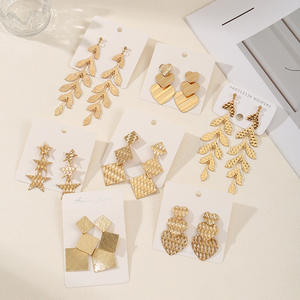 Pendientes Largos Elegantes Clásicos Unisex de Oro de Corea Dongdaemun, Diseño Único INS, Ligeros, de Lujo, Chapados en Oro de 24K, Regalo - Product Image 1