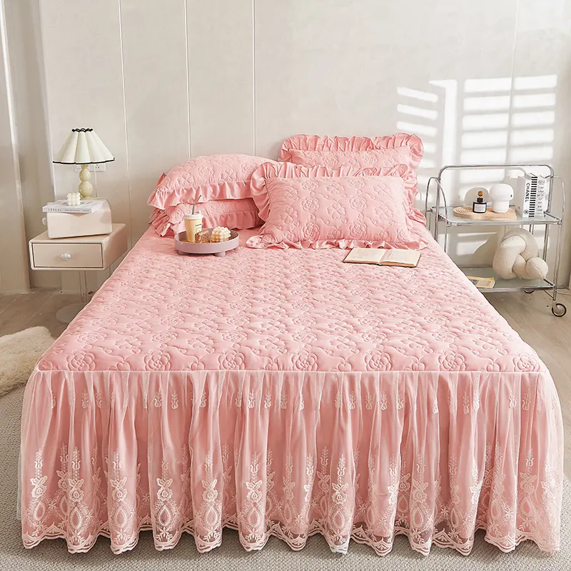 Wholesale Luxury European Bedding Sets Lace Quilted Bed Cover Fitted Bed Skirt with 2 Pillowcases