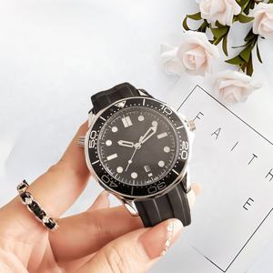 Montres de luxe pour hommes, lumineuses, tendance, montre de plongée sportive pour hommes, bracelet en caoutchouc noir, lunette en or rose, affichage de la date - Product Image 3