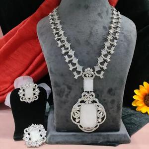 Ensemble de bijoux de déclaration élégant classique collier pendentif pour femme et boucles d'oreilles assorties pour tous les jours et les fêtes cadeau parfait - Product Image 6
