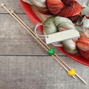 5 unidades/bolsa Tapas de aguja de plástico con diseño de corazón, de doble orificio y <span class=keywords><strong>resorte</strong></span>, ecológicas, duraderas y coloridas para tejer - Product Image 3