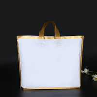 Logo personnalisé coloré avec son propre sac à provisions pour vêtements emballage en plastique PE de haut niveau sac en plastique à poignée à prix abordable