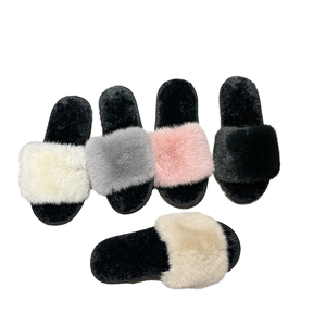 Nouvelles sandales d'hiver confortables pour femmes 2026 à bout ouvert avec semelle plate en TPR et fourrure - Product Image 1