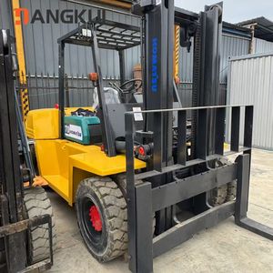 รถยกโคมัตสึ 70 คุณภาพพรีเมียม 7 ตัน สภาพใหม่ 90% ของแท้ พร้อม EPA, CE รถยกมือสองสำหรับการเกษตร 7 ตัน - Product Image 3