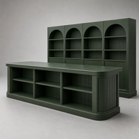 Comptoir de bar de luxe vert foncé pour mariage, avec panneau rainuré vert forêt et support arqué pour événements et locations de lieux