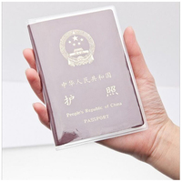 Vente en gros de logo personnalisé étanche en plastique pour voyage en famille transparent transparent transparent porte-passeport en pvc