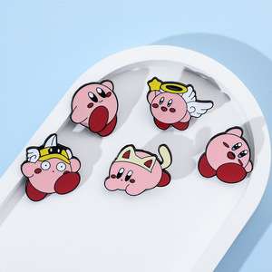 Broche de <span class=keywords><strong>Kirby</strong></span> de estilo japonés, lindo y creativo, con temática de videojuegos de anime, accesorio de insignia de aleación galvanizada. - Product Image 3