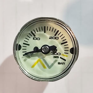 เกจวัดความดัน BECO ขนาด 28 มม. แรงดัน 315 บาร์ ทำจากทองเหลือง แบบ Bourdon Tube รุ่น Y28 รับผลิตแบบ OEM ODM ปรับแต่งได้ ความแม่นยำ 2.5% - Product Image 2