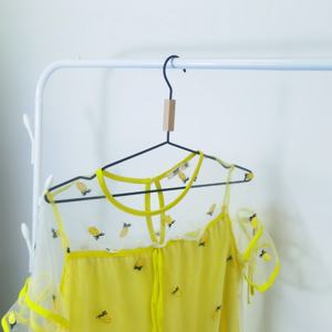 Nouveauté, <span class=keywords><strong>cintre</strong></span> <span class=keywords><strong>en</strong></span> métal à encoche avec logo personnalisé, <span class=keywords><strong>pas</strong></span> <span class=keywords><strong>cher</strong></span>, noir, revêtement <span class=keywords><strong>en</strong></span> poudre, pour vêtements - Product Image 3