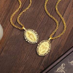 Venta al por mayor: Collar con colgante de la Medalla Milagrosa chapado en oro de 24K, Virgen María, con piedra de circonita cúbica, el mejor regalo para el Día de la <span class=keywords><strong>Madre</strong></span>. - Product Image 3