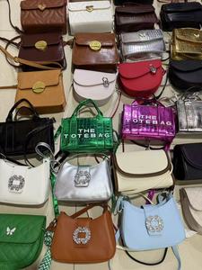 ผู้ผลิต ผู้ค้าส่ง กระเป๋าถือดีไซน์เนอร์ลายเรขาคณิต ปักดิ้นแบบต่างประเทศ ดีไซน์เรียบง่าย แฟชั่น ซิปปิด ขายส่ง - Product Image 3