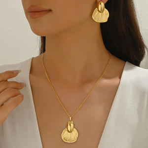 Vente chaude 2025 nouveau gros de haute qualité Shell Design or Design collier et boucles d'oreilles Combo pour les événements de mariage - Product Image 3