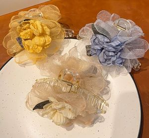 महिलाओं के दैनिक बाल सहायक उपकरण के लिए सुरुचिपूर्ण शार्क क्लिप्स सिल्क स्टेन फूल और पंख बाल पंजा क्लिप्स - Product Image 1