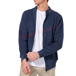 เสื้อแจ็กเก็ตเทอร์รี่ถักสำหรับผู้ชายสร้างขึ้นเพื่อความอบอุ่นและสะดวกสบายด้วยการออกแบบที่มีน้ำหนักเบาซึ่งเคลื่อนไปกับคุณระหว่างทำกิจกรรมประจำวัน - Product Image 1