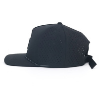Casquette structurée à 5 panneaux en tissu imperméable avec patch en caoutchouc personnalisé et cordon