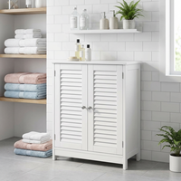 Armoire d'angle triangulaire moderne en MDF blanc pour salles de bain, avec double porte à persiennes, design gain de place pour hôtels