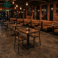 Mobilier de restaurant commercial directement de l'usine Ron Group : Banquette demi-cercle en cuir, table carrée en bois et ensemble de chaises