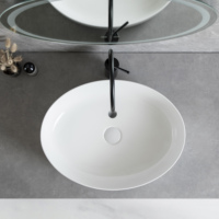 Lavabo de salle de bain en céramique de surface solide de luxe moderne en stock, lavabo ovale à poser sur le comptoir, lavabo en porcelaine pour hôtel