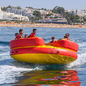 Bote Inflable de PVC de Alta Calidad <span class=keywords><strong>con</strong></span> <span class=keywords><strong>Respaldo</strong></span> Cómodo, Bote Giratorio Remolcable Tipo Banana, Twister Acuático UFO para Paseos en Bote Disco - Product Image 2