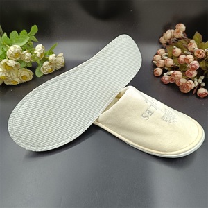 Chaussons jetables personnalisés en coton velours pour les clients de l'hôtel Chaussons unisexes Broderie du logo de l'hôtel <span class=keywords><strong>RAFFLES</strong></span> - Product Image 4
