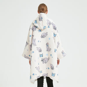 Usine pas cher couverture à capuche en flanelle pour adulte en gros grande couverture sherpa douce couverture portable surdimensionnée sweat-shirt polyester - Product Image 3