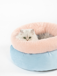 Lit pour <span class=keywords><strong>chat</strong></span> en forme de donut, en peluche douce <span class=keywords><strong>et</strong></span> ronde, apaisant, avec rebord surélevé pour chats d'intérieur <span class=keywords><strong>et</strong></span> petits chiens - Product Image 4