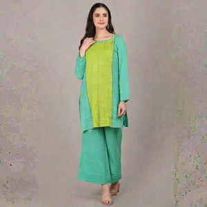 Ensemble 2 pièces pour femme, couleur verte, style royal, avec plis sur le devant et décorations de perles, tenue élégante pour femme - Product Image 1