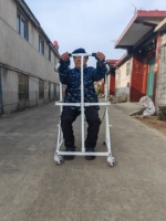Fauteuil roulant de réadaptation, dispositif d'entraînement à la marche assistée pour la réadaptation